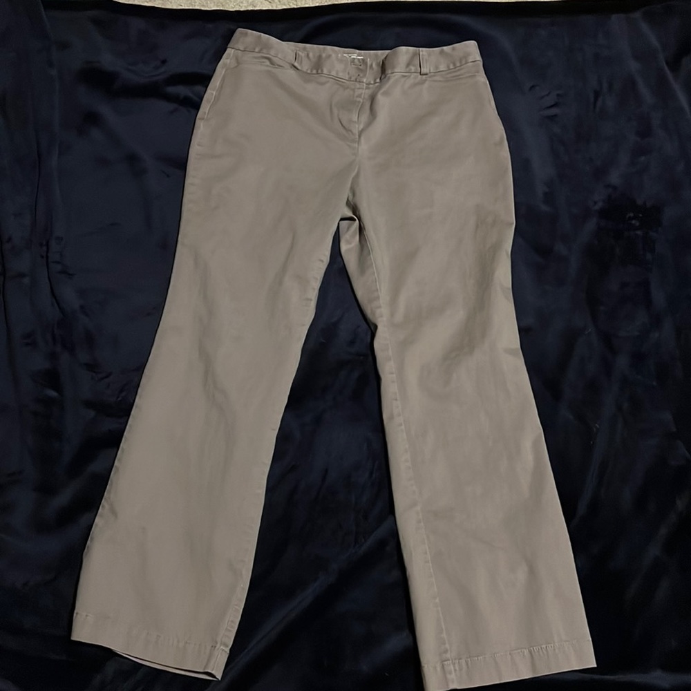 Ann Taylor loft size 10 petite original trousers in khaki.
